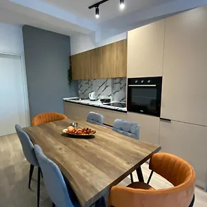  Апартаменты Brand New Apts Located At The City's Main Square-100 Mbs Wifi Албания