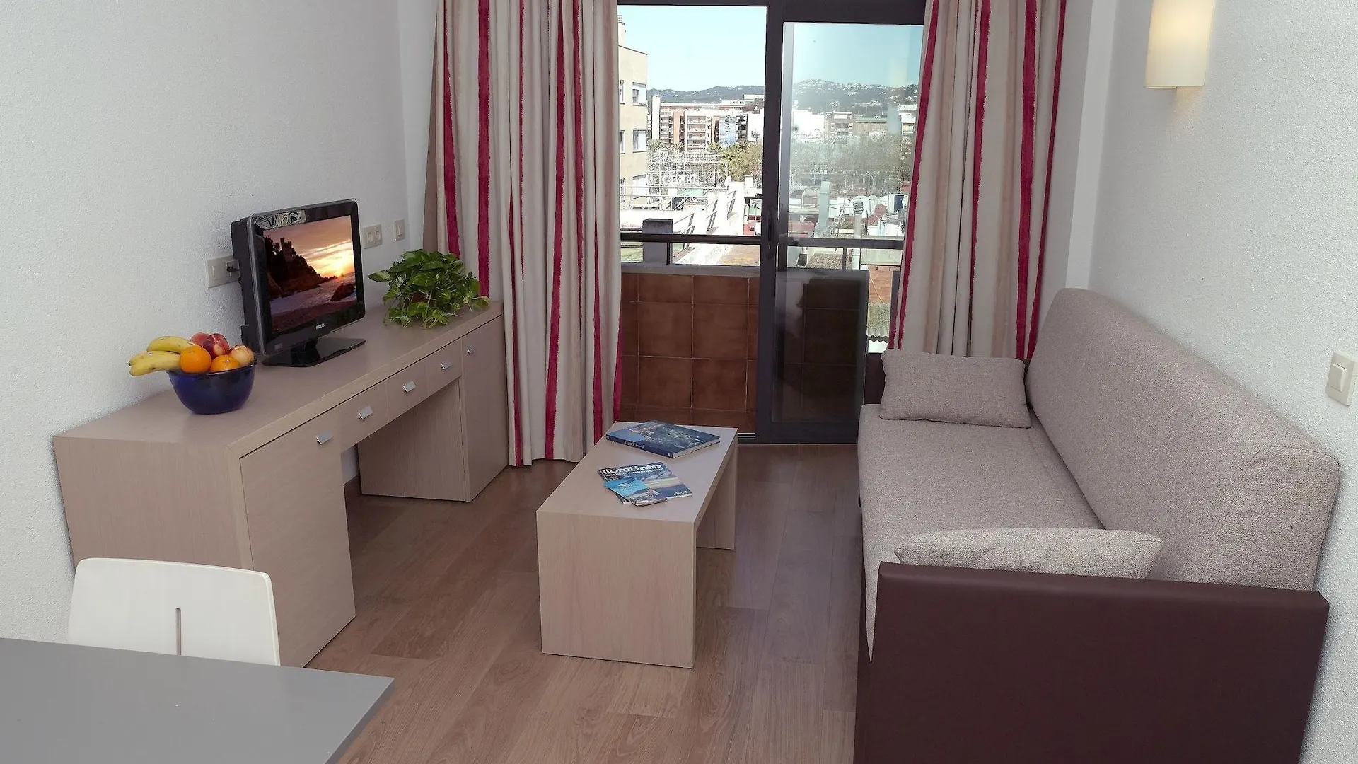 Almirall Apartaments Льорет-де-Мар 0*,