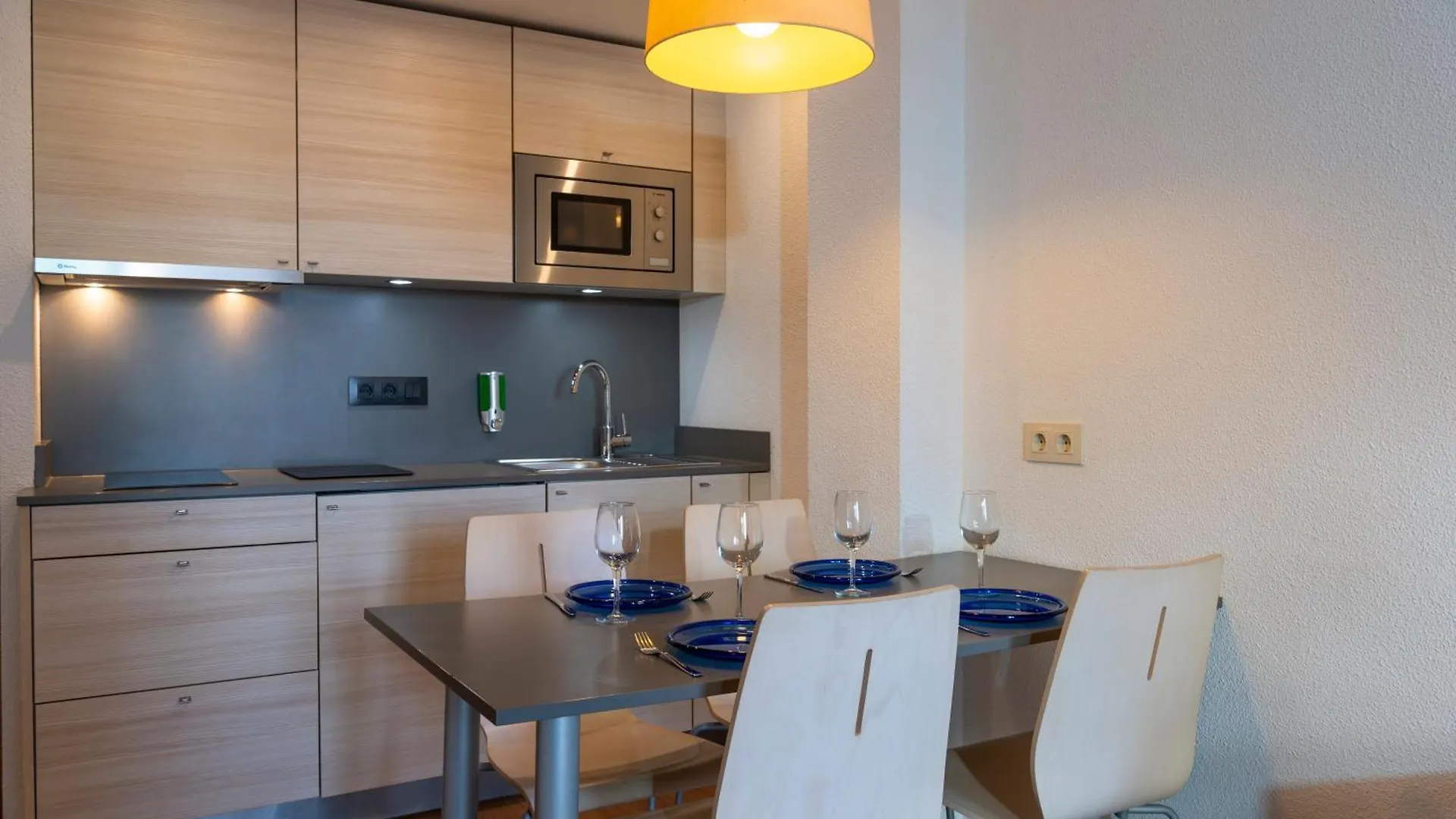 Almirall Apartaments Льорет-де-Мар Апартаменты